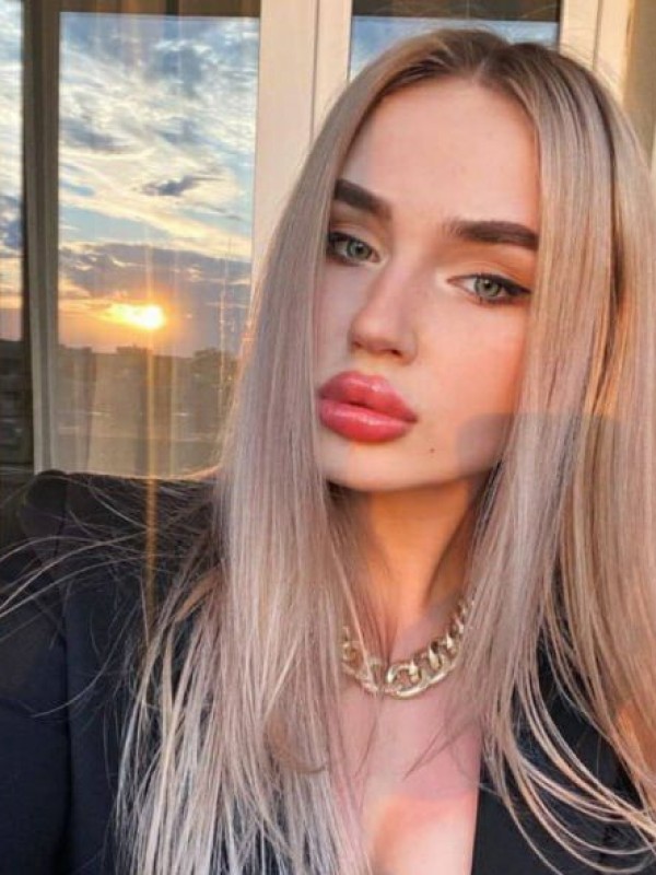 Эмилия привлекательная девушка из Лысьвы цена от 4000 руб